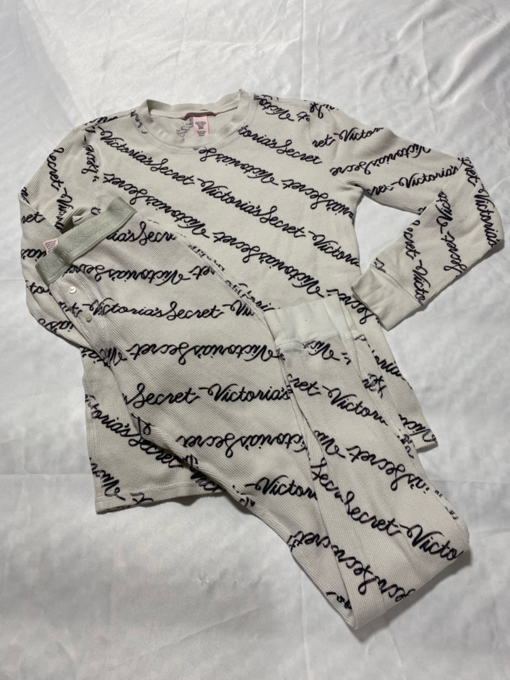 Victoria's Secret Light Gray & Black Script Girls' Thermal Pajama Set - Picture 6 of 6